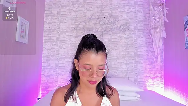 Olivia Lane online show from February 4, 2026, 7:09 pm