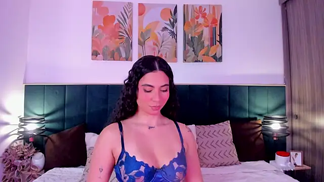 Snapshot of IrinaBlanc chatting on May 24, 2026, 3:44 am IrinaBlanc online show from May 24, 2026, 3:44 am
