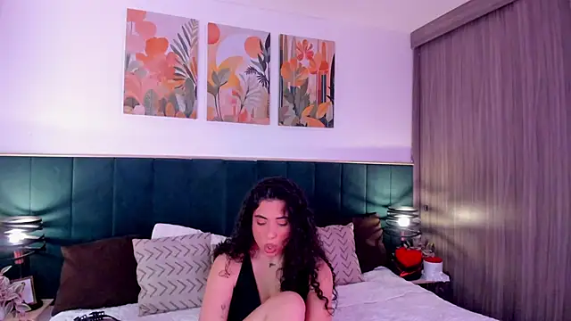 Snapshot of IrinaBlanc chatting on June 20, 2026, 4:04 am IrinaBlanc online show from June 20, 2026, 4:04 am