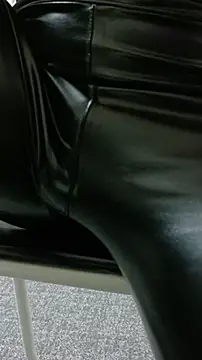 kyuleather online show from March 16, 2026, 9:57 am