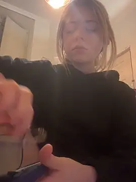 Snapshot of MelliMoon chatting on April 4, 2026, 9:34 pm MelliMoon online show from April 4, 2026, 9:34 pm