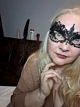 MaskedQueen77 online show from May 21, 2026, 6:37 pm