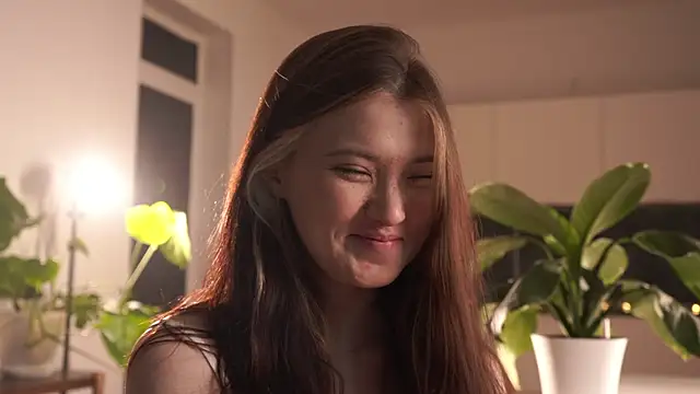 EleniRoeber online show from March 5, 2026, 4:36 pm