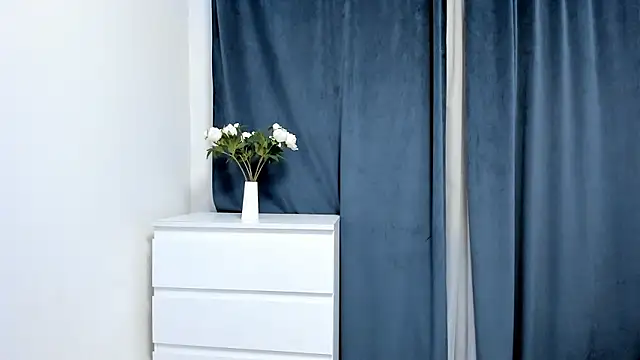 TreasaCrebs online show from February 26, 2026, 9:25 pm