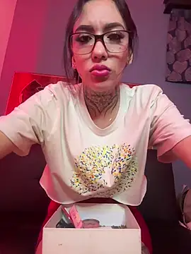 MamiSoft420 online show from April 28, 2026, 3:11 am