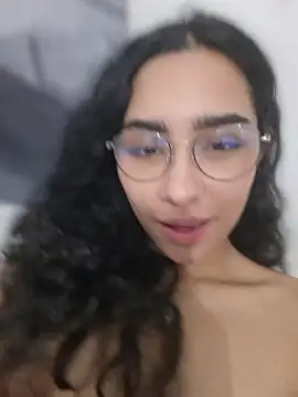 scarlett25   online show from April 5, 2026, 3:36 am