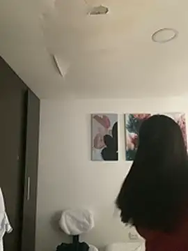 JuliaaVega online show from March 10, 2026, 1:27 pm