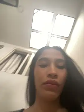 JuliaaVega online show from March 31, 2026, 12:05 pm