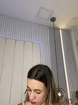 JuliaColemann online show from April 18, 2026, 11:58 am