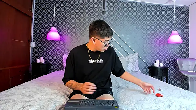 Evie demn online show from February 11, 2026, 8:25 pm