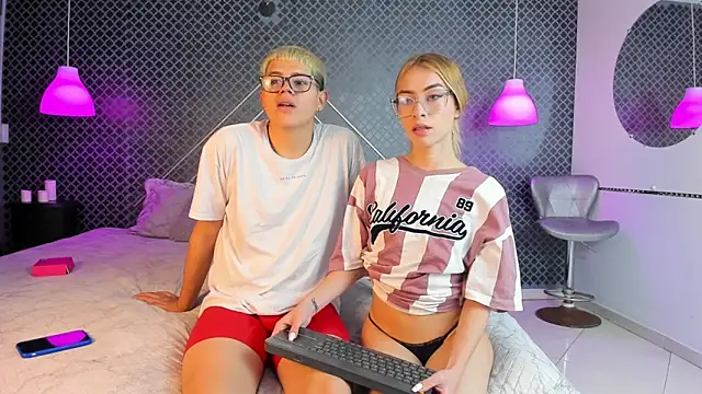 Evie demn online show from April 1, 2026, 9:45 pm