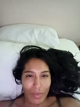 LizaLorini online show from April 22, 2026, 4:04 am