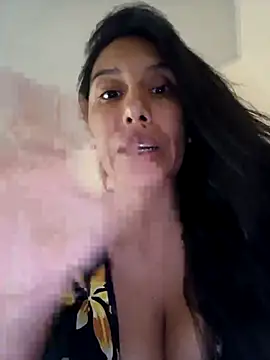 LizaLorini online show from April 25, 2026, 5:43 pm