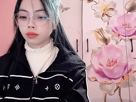 Suki 99 online show from February 14, 2026, 7:32 pm