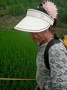 cutebobi online show from April 21, 2026, 1:42 am