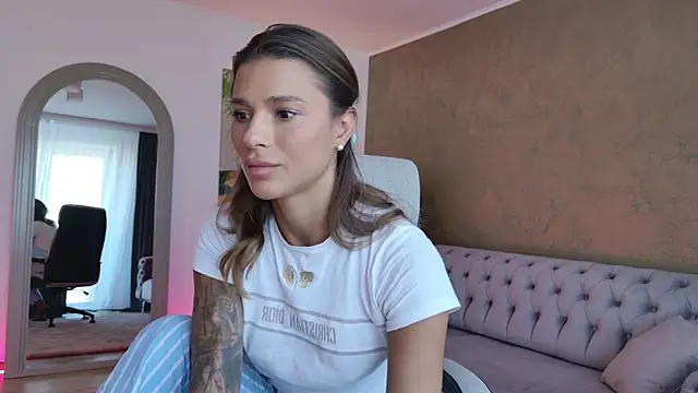 Lenna Godess online show from September 28, 2025, 5:57 am