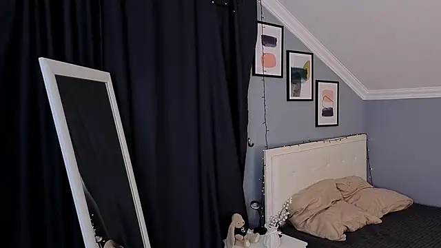 Naomi Demio online show from March 26, 2026, 12:22 pm