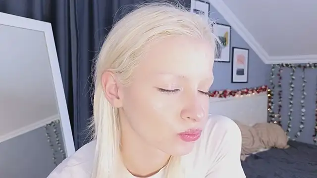 Naomi Demio online show from April 11, 2026, 12:20 pm