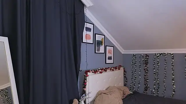 Naomi Demio online show from April 26, 2026, 12:25 pm