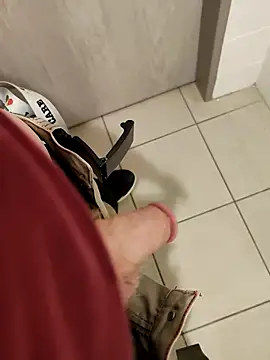 Snapshot of Halunja chatting on February 22, 2026, 7:40 am Halunja online show from February 22, 2026, 7:40 am