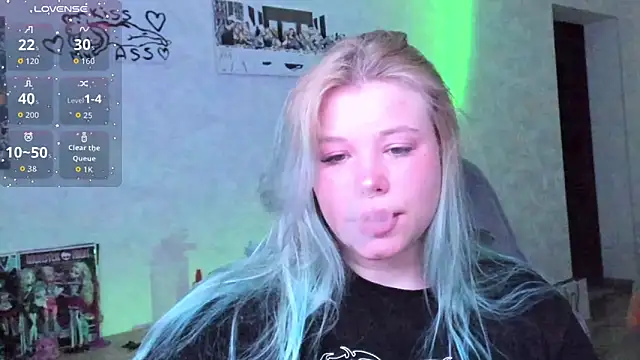 Lulu Di online show from June 26, 2026, 8:46 pm