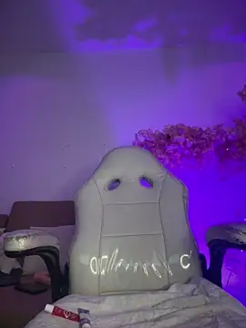 Snapshot of Doll_Luna_ chatting on April 30, 2026, 8:15 pm Doll Luna online show from April 30, 2026, 8:15 pm
