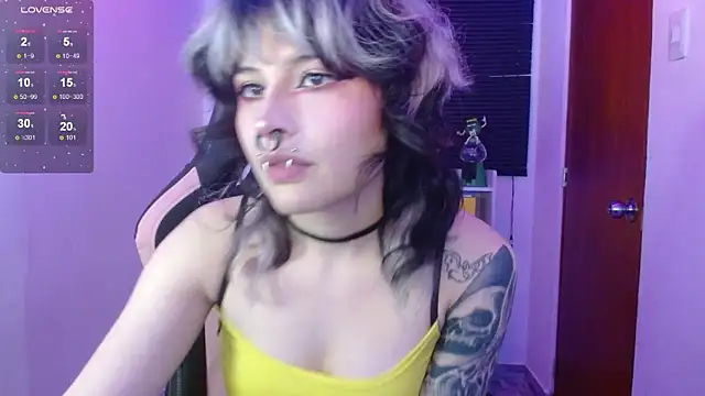 neena nyx  online show from April 17, 2026, 10:24 pm