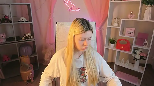 CelestineMauriac online show from April 21, 2026, 7:06 pm