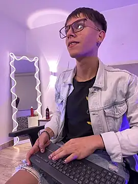 EVAN TAY online show from February 1, 2026, 3:05 am