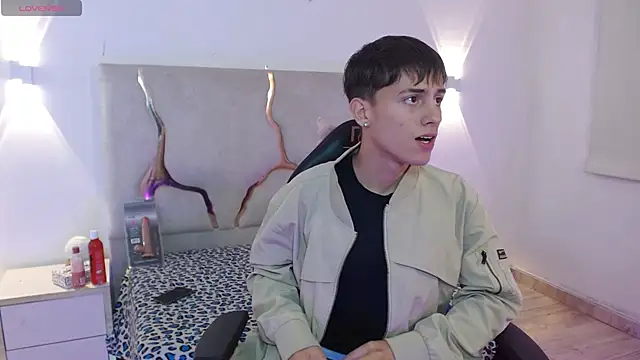 EVAN TAY online show from February 17, 2026, 2:52 am