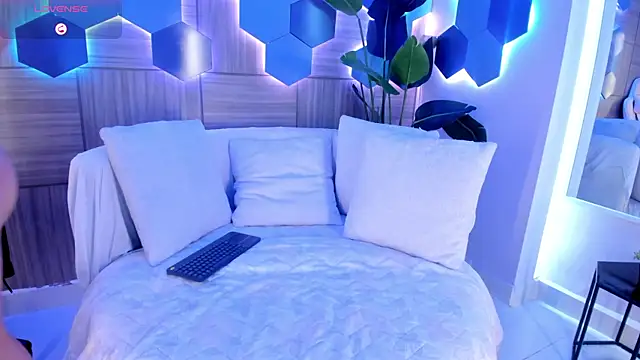 KatyaKozlov online show from February 13, 2026, 7:54 pm