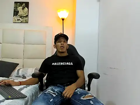 ricky spensar23cm  online show from February 19, 2026, 2:29 am