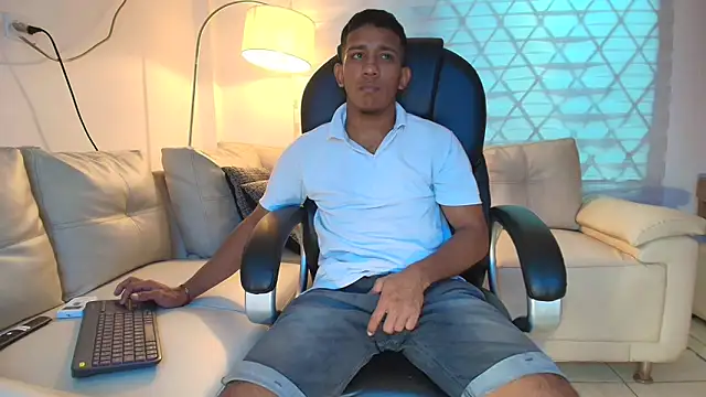 ricky spensar23cm  online show from April 5, 2026, 12:19 am