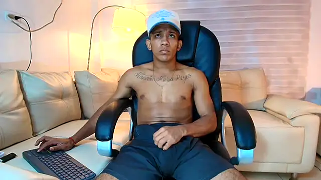 ricky spensar23cm  online show from April 21, 2026, 2:51 am