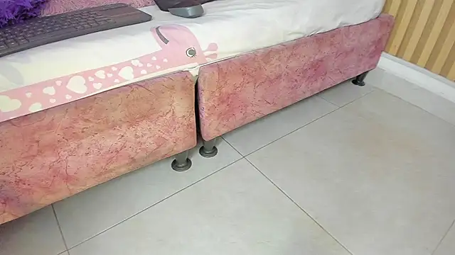 Melanie  Evans online show from April 20, 2026, 11:02 am