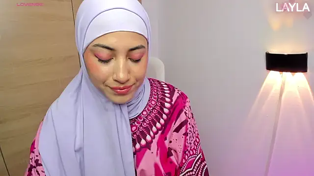 LAY LA  online show from February 11, 2026, 3:39 pm