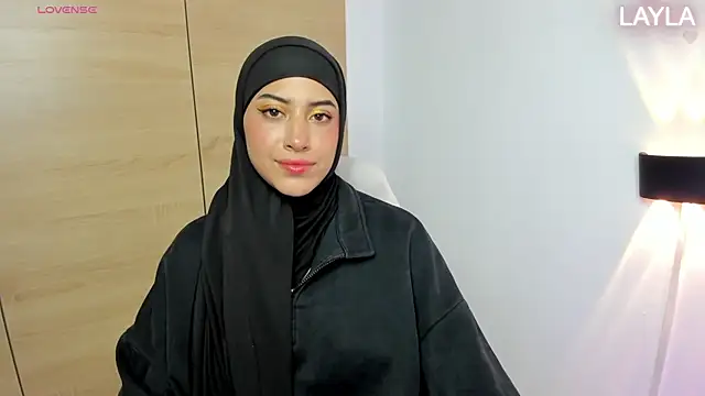 LAY LA  online show from February 16, 2026, 9:55 pm