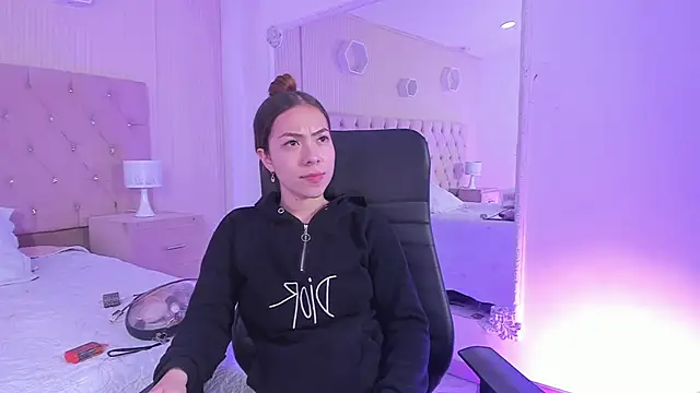 lizzyrossie online show from February 6, 2026, 2:09 pm