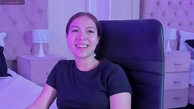 lizzyrossie online show from February 25, 2026, 9:02 pm