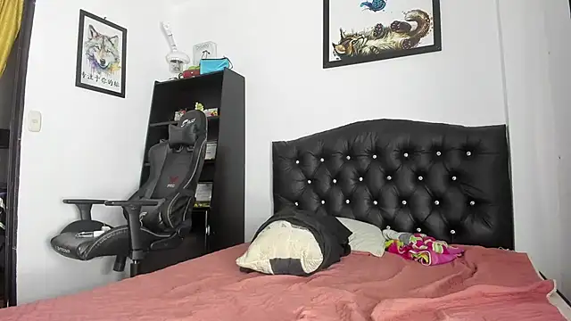 Snapshot of antonella__max chatting on May 15, 2026, 10:50 pm antonella max online show from May 15, 2026, 10:50 pm