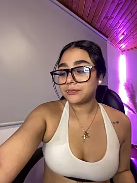 Snapshot of Violetta_pinkk1 chatting on March 6, 2026, 12:18 am Violetta pinkk1 online show from March 6, 2026, 12:18 am