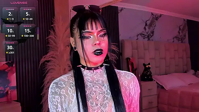 SweetDevil 7 online show from June 27, 2026, 4:01 pm