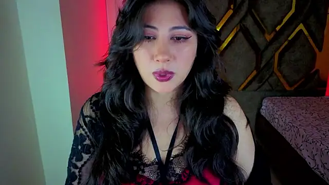 Luvienne online show from February 15, 2026, 7:21 pm