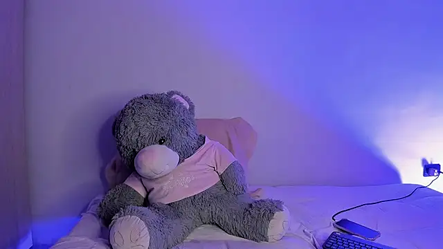 Snapshot of ViolettM chatting on February 18, 2026, 4:08 am ViolettM online show from February 18, 2026, 4:08 am