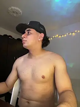 Maximuz1920 online show from April 18, 2026, 7:07 pm