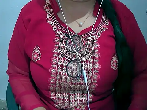 Cute Aliyaa online show from March 19, 2026, 9:35 am