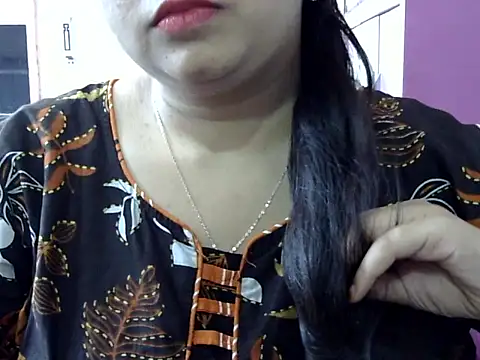 Cute Aliyaa online show from April 8, 2026, 8:25 am