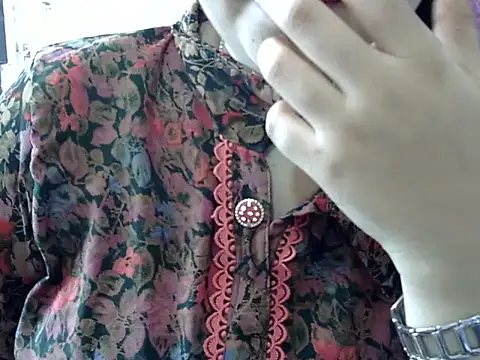 Cute Aliyaa online show from April 18, 2026, 9:13 am