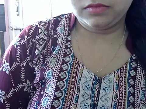 Cute Aliyaa online show from April 22, 2026, 9:22 am