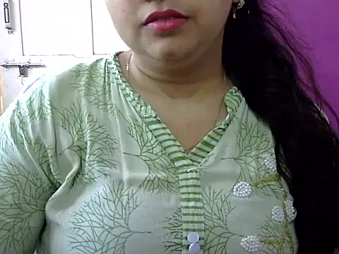 Snapshot of Cute_Aliyaa chatting on April 28, 2026, 9:36 am Cute Aliyaa online show from April 28, 2026, 9:36 am